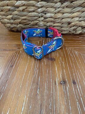 Wonder Woman Adjustable Dog Collar - Blue With Rainbow Logo Print & Pink Buckle